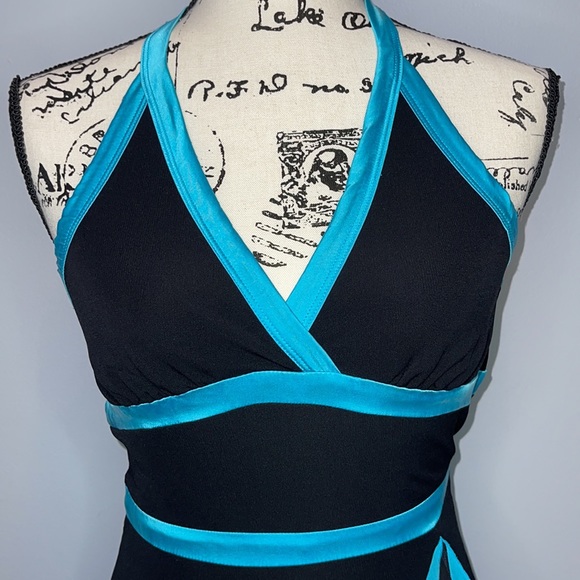 Bebe black & turquoise ruffled halter dress - Picture 3 of 13